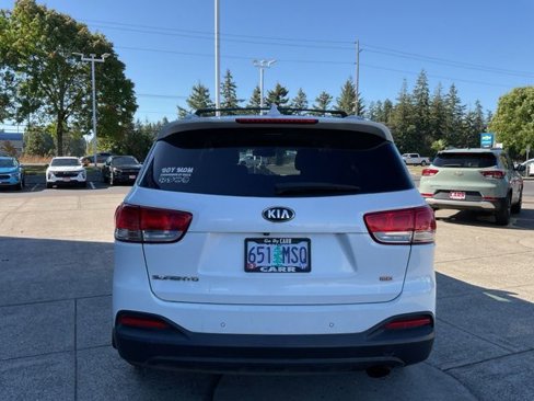 Used 2016 Kia Sorento LX w/ LX Convenience Package image 6
