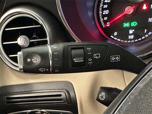 Used 2018 Mercedes-Benz GLC 300 4MATIC image 29