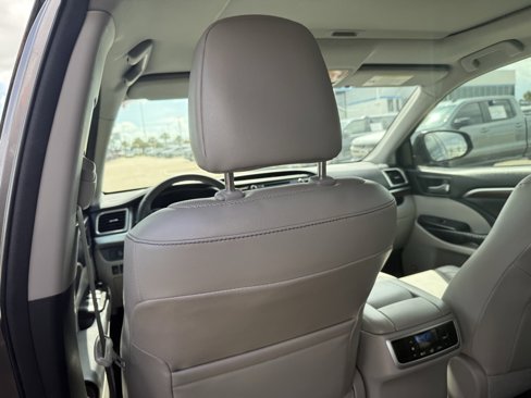 Used 2016 Toyota Highlander Limited image 38