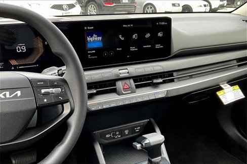 Certified 2025 Kia K4 LX image 8