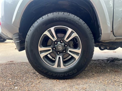 Used 2019 Toyota Tacoma TRD Sport image 20