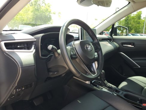 Used 2024 Toyota Corolla Cross XLE image 28
