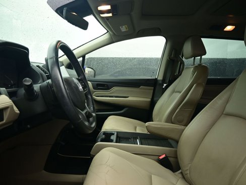 Used 2018 Honda Odyssey Touring image 3