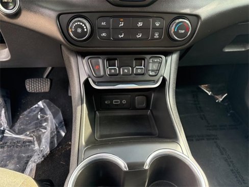 Used 2020 GMC Terrain SLE image 23