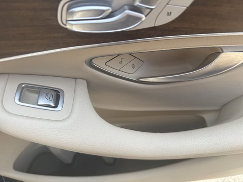 Used 2020 Mercedes-Benz GLC 300 4MATIC image 38