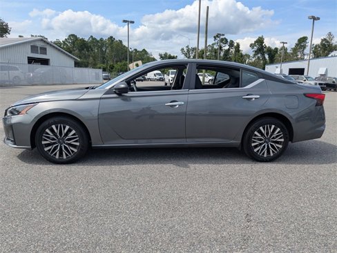 Used 2025 Nissan Altima 2.5 SV image 6