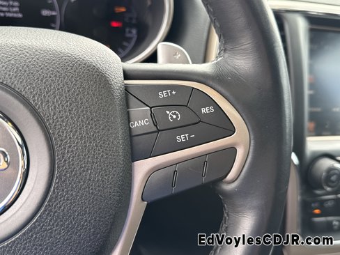 Used 2016 Jeep Grand Cherokee Laredo 75th Anniversary image 30
