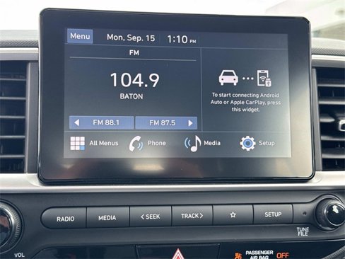 Used 2023 Hyundai Venue SE image 24
