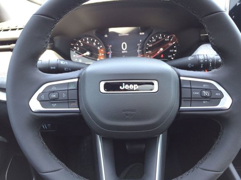 Used 2023 Jeep Compass Latitude w/ Sun and Sound Group image 32