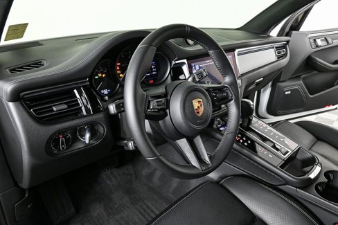 Used 2024 Porsche Macan Turbo image 4