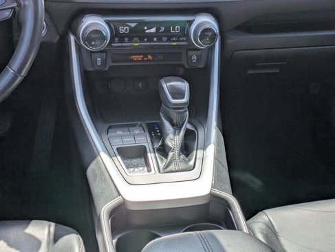 Used 2021 Toyota RAV4 XLE Premium image 18