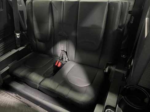 Certified 2021 Land Rover Defender 110 X-Dynamic HSE image 8