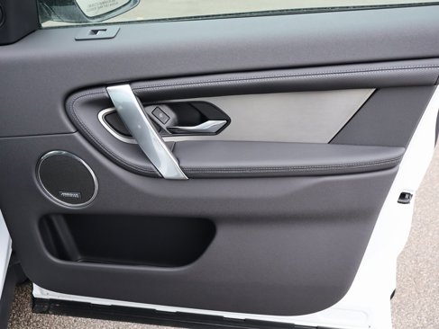 New 2025 Land Rover Discovery Sport Dynamic SE image 15
