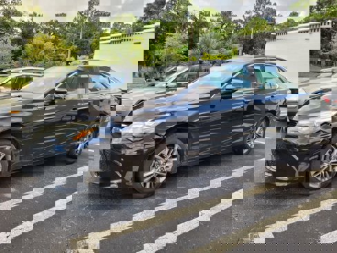 Used 2016 Toyota Camry SE image 3