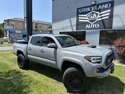 Used 2020 Toyota Tacoma Limited image 2