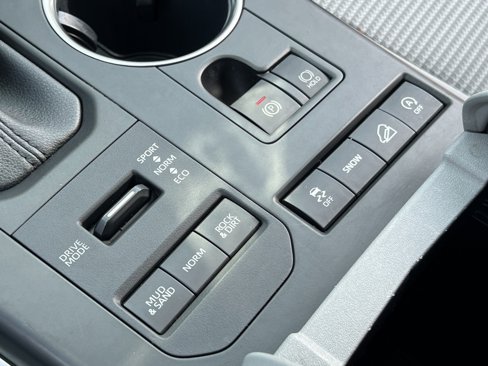 Used 2021 Toyota Highlander L image 29