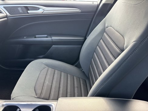 Used 2019 Ford Fusion SE image 12
