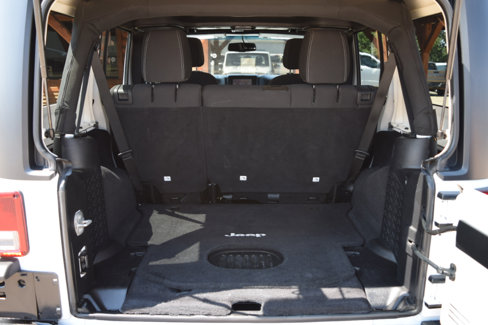 Used 2015 Jeep Wrangler Unlimited Sahara w/ Connectivity Group image 17