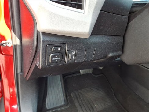 Used 2016 Toyota Corolla LE image 11
