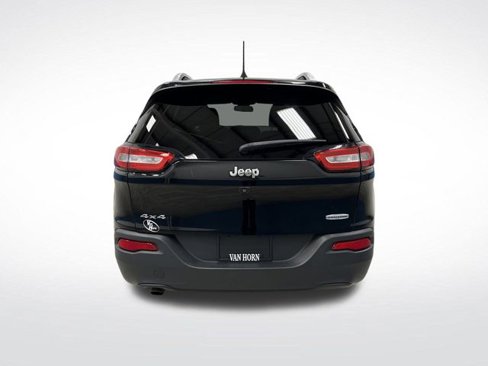 Used 2018 Jeep Cherokee Latitude Plus image 11