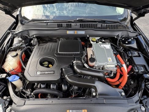 Used 2013 Ford Fusion SE image 2