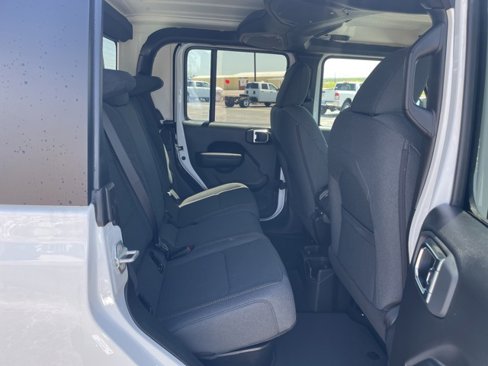 New 2025 Jeep Gladiator Sport image 13