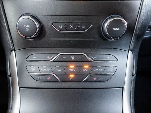 Used 2020 Ford Edge SEL w/ Convenience Package image 3