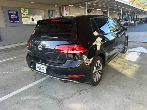 Used 2017 Volkswagen e-Golf SE w/ DC Fast Charging Package image 5