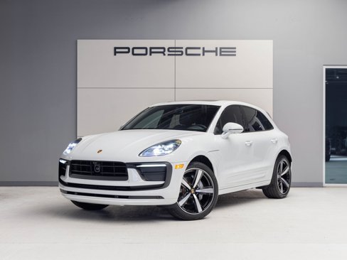Used 2024 Porsche Macan image 1