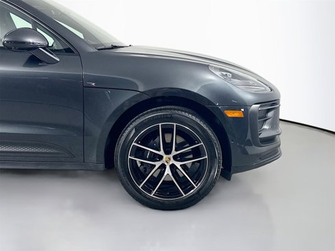 Used 2025 Porsche Macan image 13