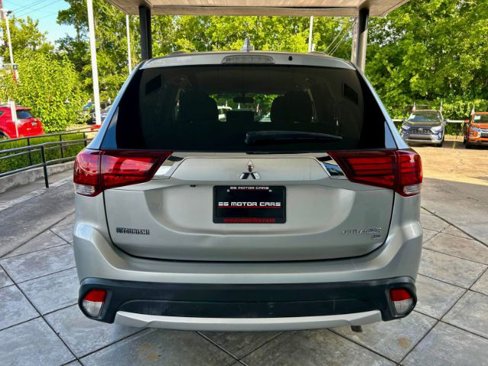 Used 2018 Mitsubishi Outlander SE image 3