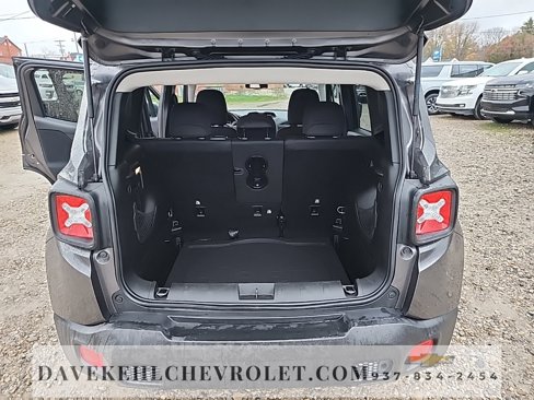 Used 2020 Jeep Renegade Latitude w/ Cold Weather Group image 24