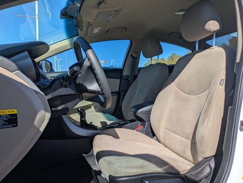Used 2015 Hyundai Elantra SE image 24