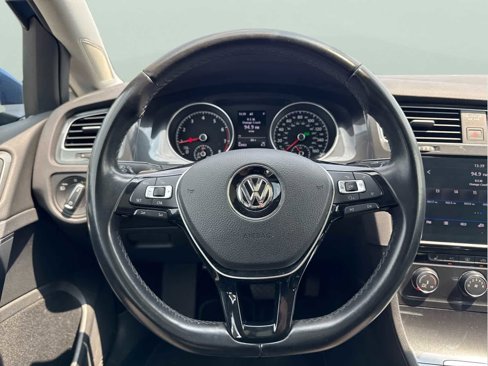Used 2018 Volkswagen Golf SE image 18