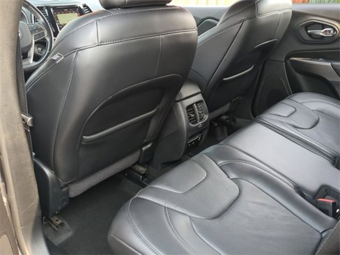 Used 2020 Jeep Cherokee Limited image 17