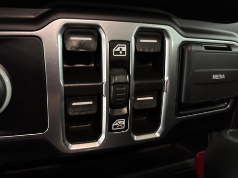 Used 2021 Jeep Gladiator Willys image 16