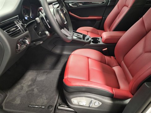 Used 2025 Porsche Macan image 21