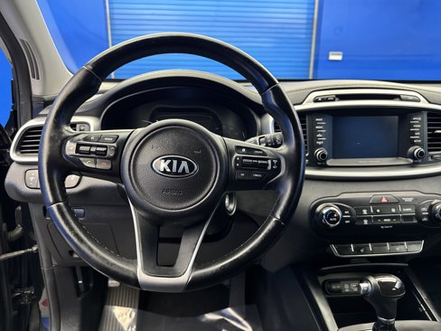 Used 2017 Kia Sorento LX w/ LX Convenience Package image 14