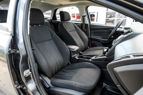 Used 2017 Ford Focus SEL image 28