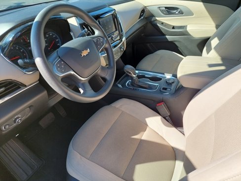 Used 2022 Chevrolet Traverse LS image 9