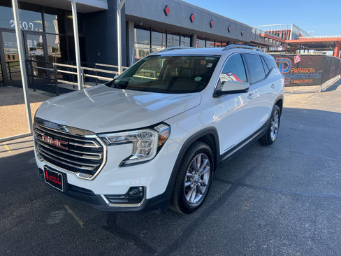Used 2023 GMC Terrain SLT image 3