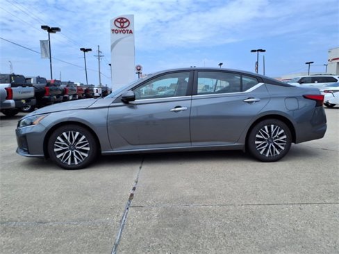 Used 2023 Nissan Altima 2.5 SV image 2
