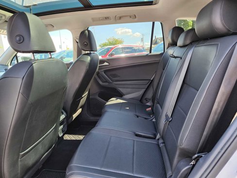 Used 2019 Volkswagen Tiguan SE w/ Panoramic Sunroof Package image 6