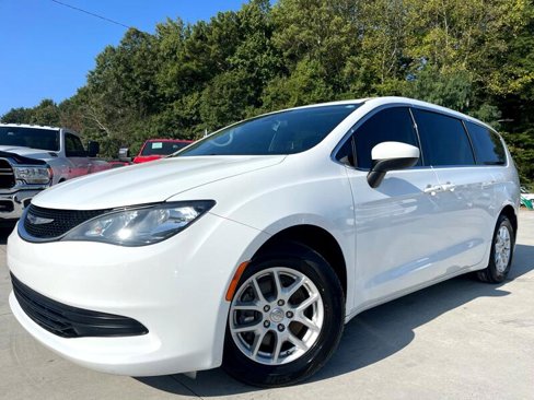 Used 2019 Chrysler Pacifica LX image 3