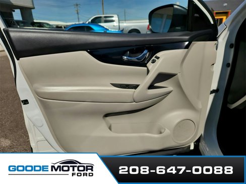 Used 2018 Nissan Rogue Sport SV w/ SV All-Weather Package image 19