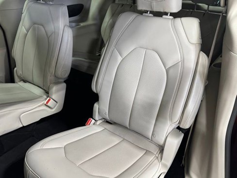 Used 2021 Chrysler Voyager Lxi image 27