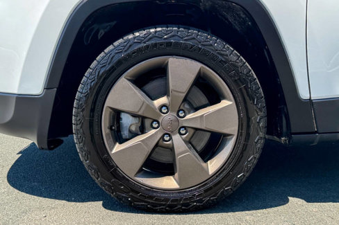 Used 2017 Jeep Cherokee 75th Anniversary image 30