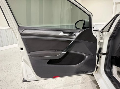 Used 2019 Volkswagen Golf S image 10