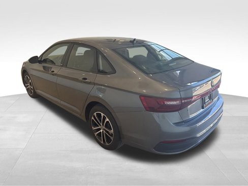 Used 2025 Volkswagen Jetta Sport image 3