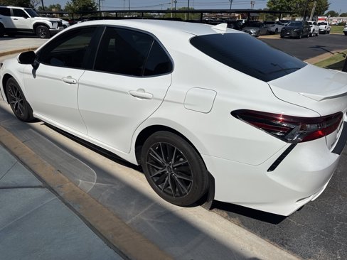 Used 2023 Toyota Camry SE image 4
